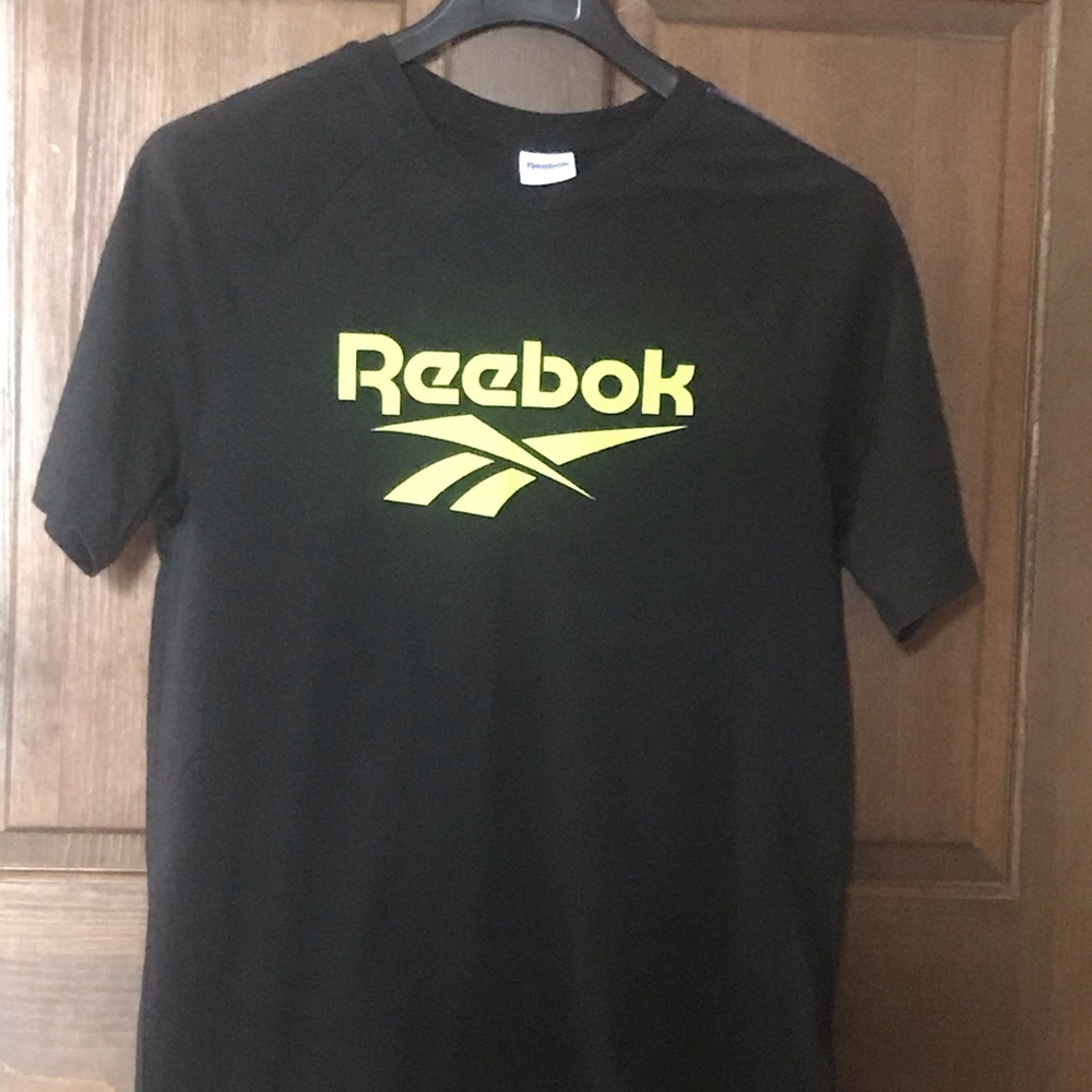Unisex Reebok classic T- shirt size small